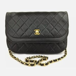 🎉🎉HP🎉🎉Vintage CHANEL Black Half Moon Flap Shoulder Bag